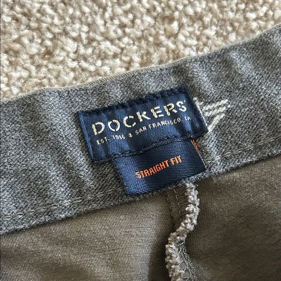 Dockers Men's 34x32 Olive Chinos - Picture 2 of 9